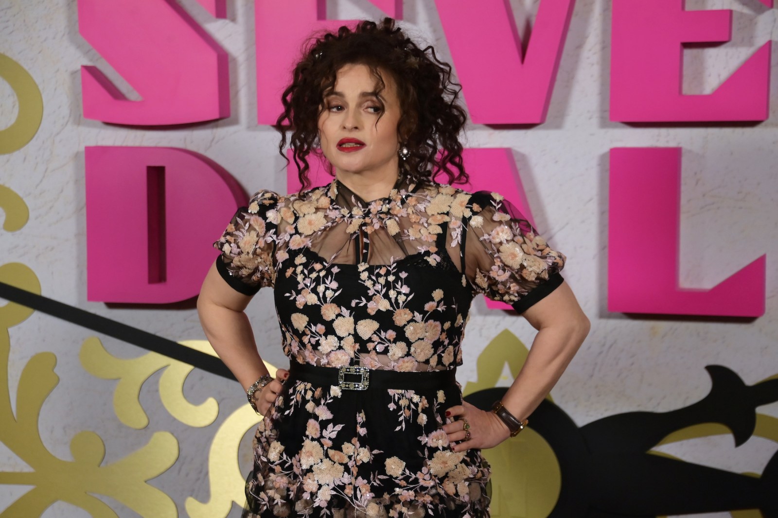 Helena Bonham Carter Deixa 'The White Lotus' Apenas Quatro Dias Após Início das Gravações