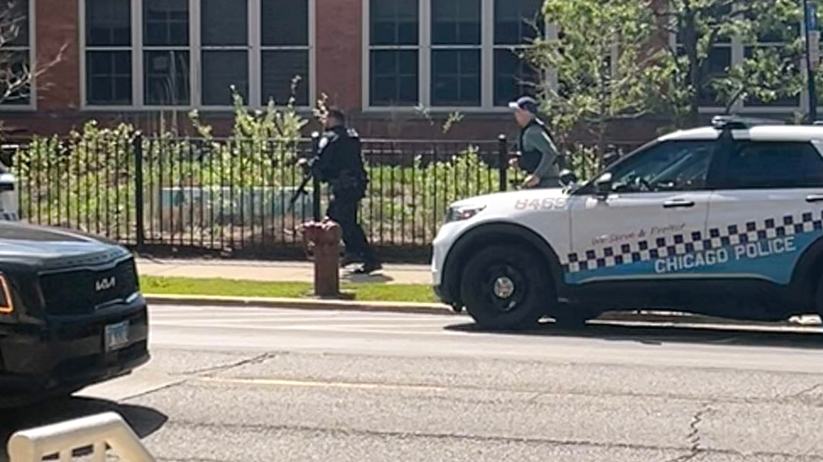 Tragédia em Hospital de Chicago: Tiroteio Resulta na Morte de Policial