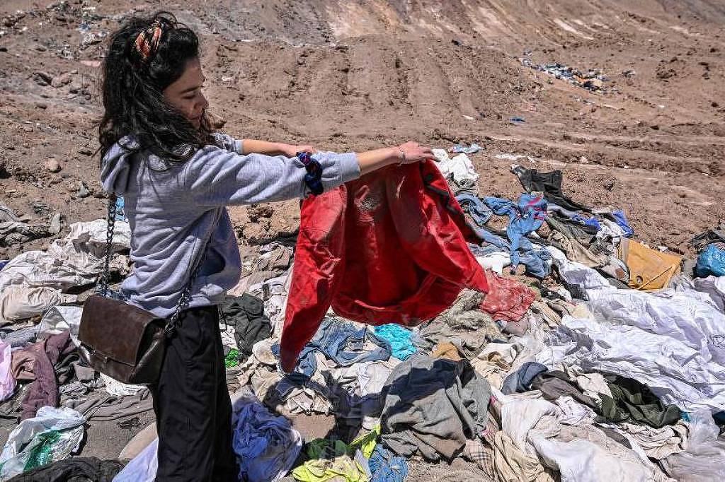 Como Suas Roupas Velhas Podem Ir Parar Neste Deserto no Chile
