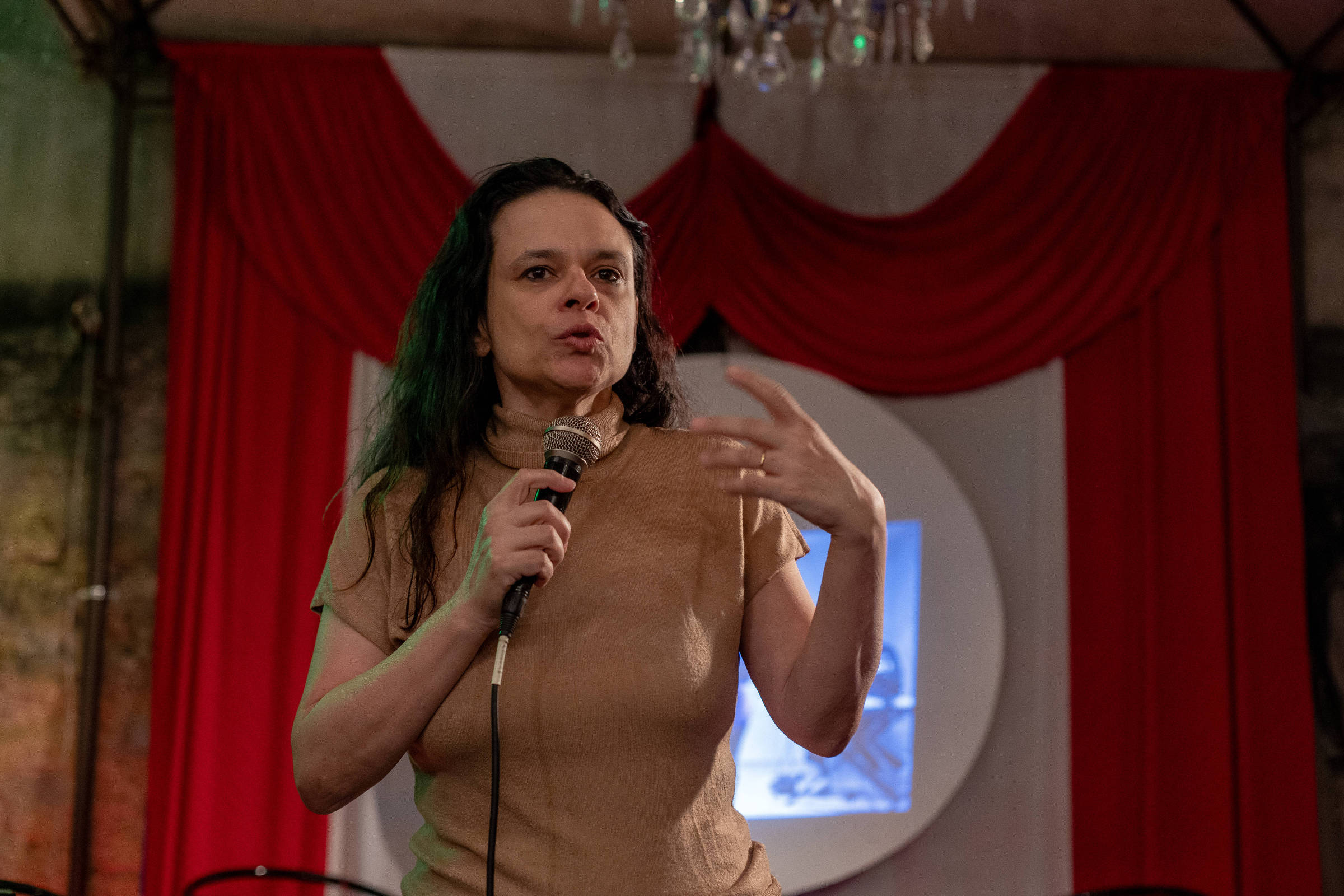 Janaína Paschoal Oferece Gabinete na Câmara Municipal Para Aula Durante Greve de Alunos da USP