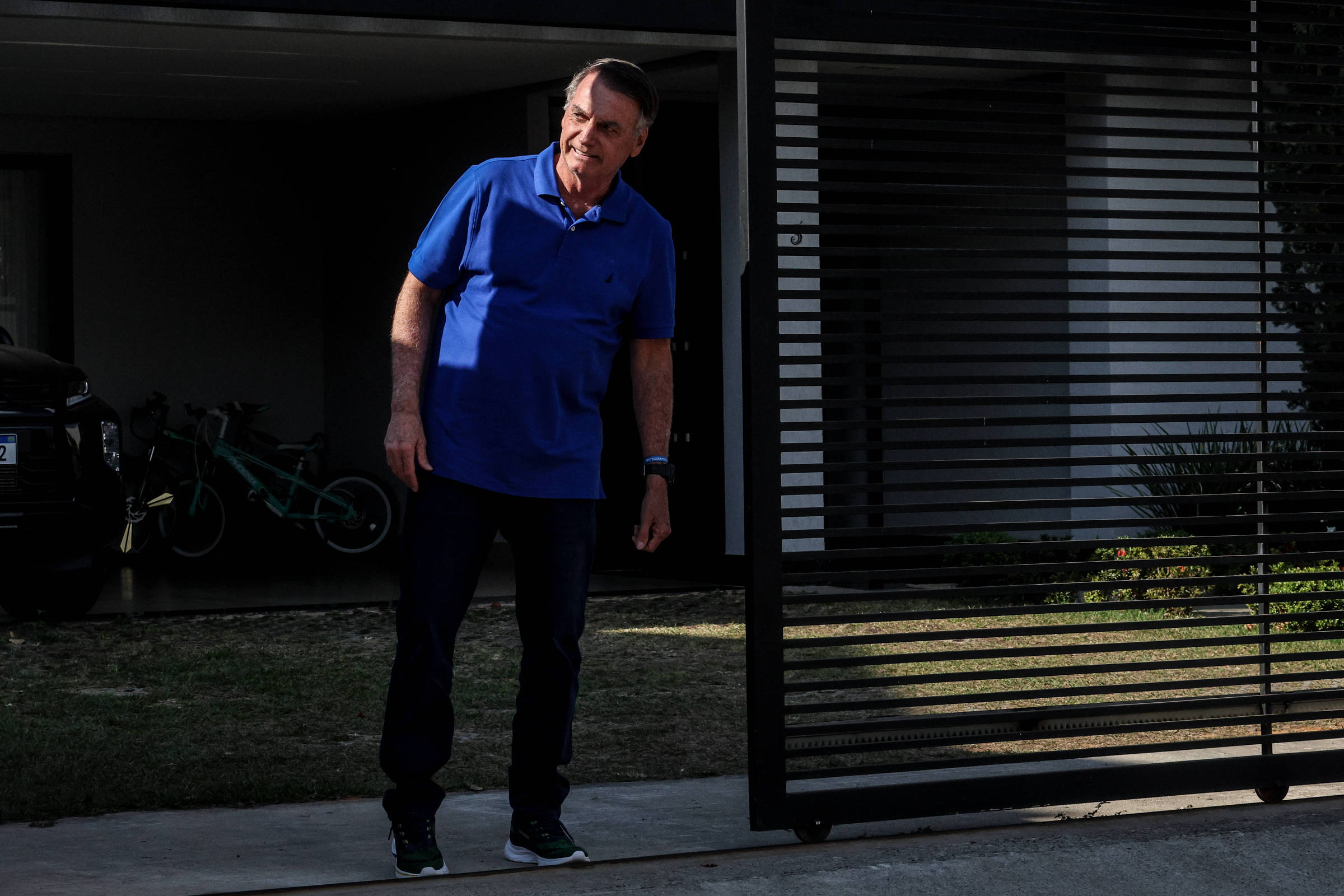 Bolsonaro Cumpre Pena em Casa com Estrutura Luxuosa; Detalhes e Implicações