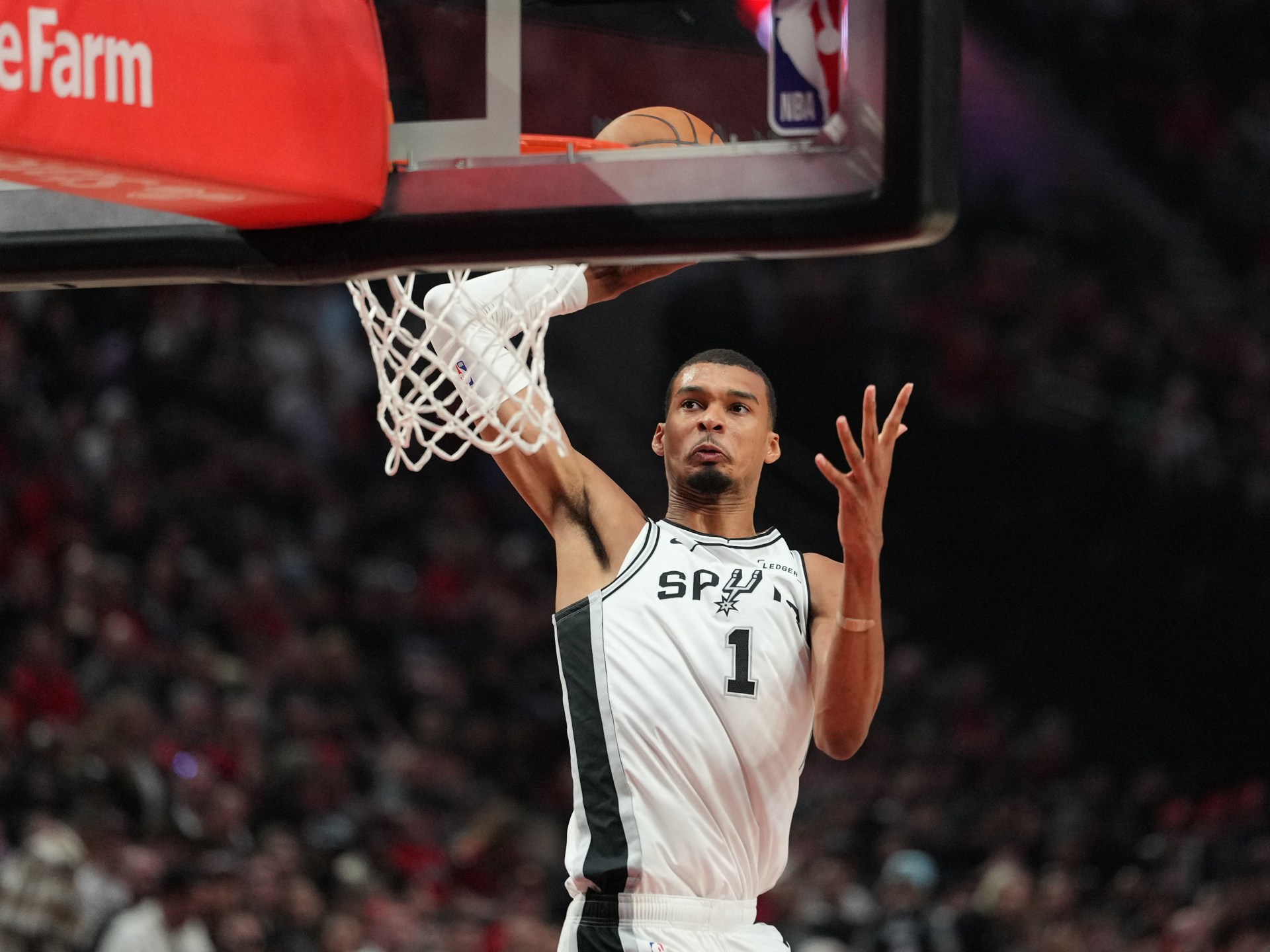 Os Spurs Dominam os Trail Blazers com Retorno Triunfante de Wembanyama