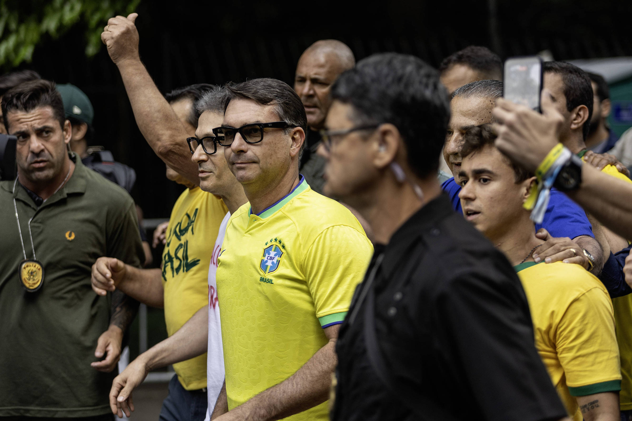 Crise no Bolsonarismo e Crescimento de Zema Fragilizam Flávio