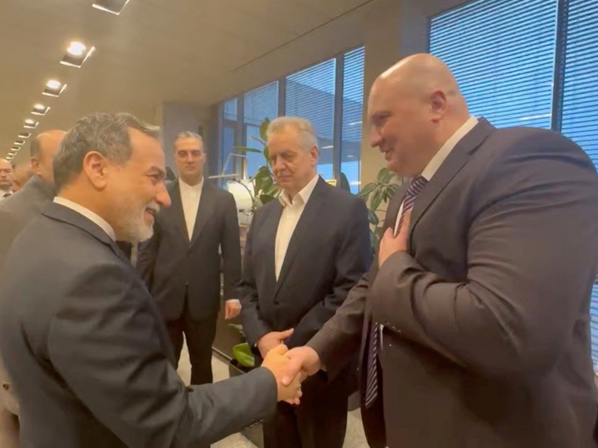 Intensificação das Negociações: O Diplomata do Irã em Moscovo em Meio à Crise Regional