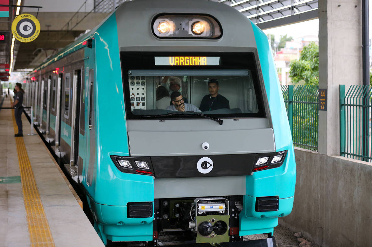 Linha 9-Esmeralda opera em sentido único após descarrilamento de trem