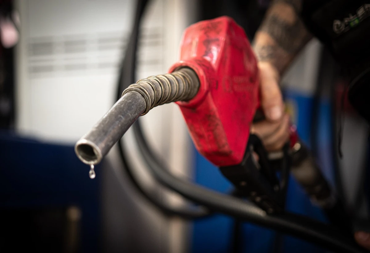 Preço da gasolina cai em BH, mas variação entre postos chega a 22%