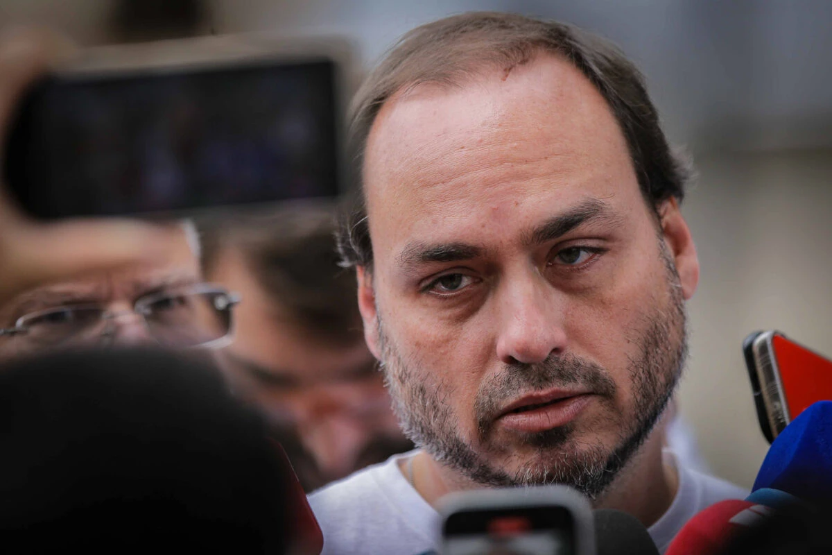 Carlos cutuca Zema e alerta Flávio Bolsonaro: "Está mordendo a isca"