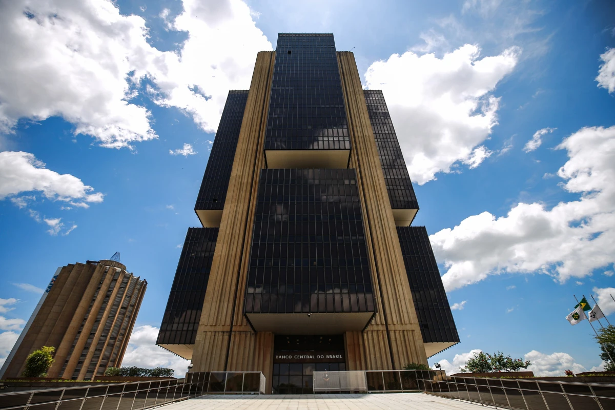 Mercado Financeiro Eleva Projeções de Inflação e Ajusta Expectativas para o PIB Brasileiro