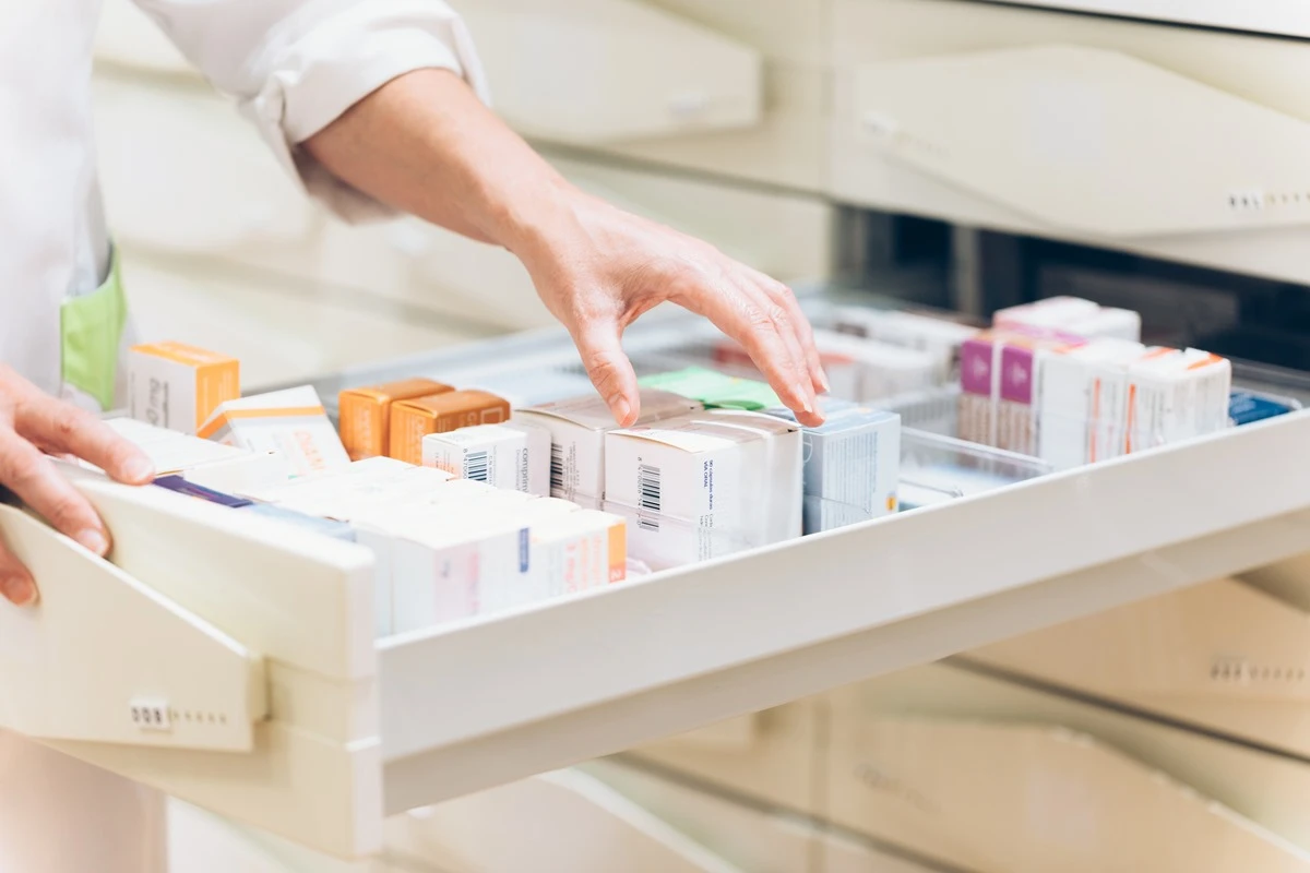 IgesDF abre vagas para farmacêuticos com salários acima de R$ 6 mil