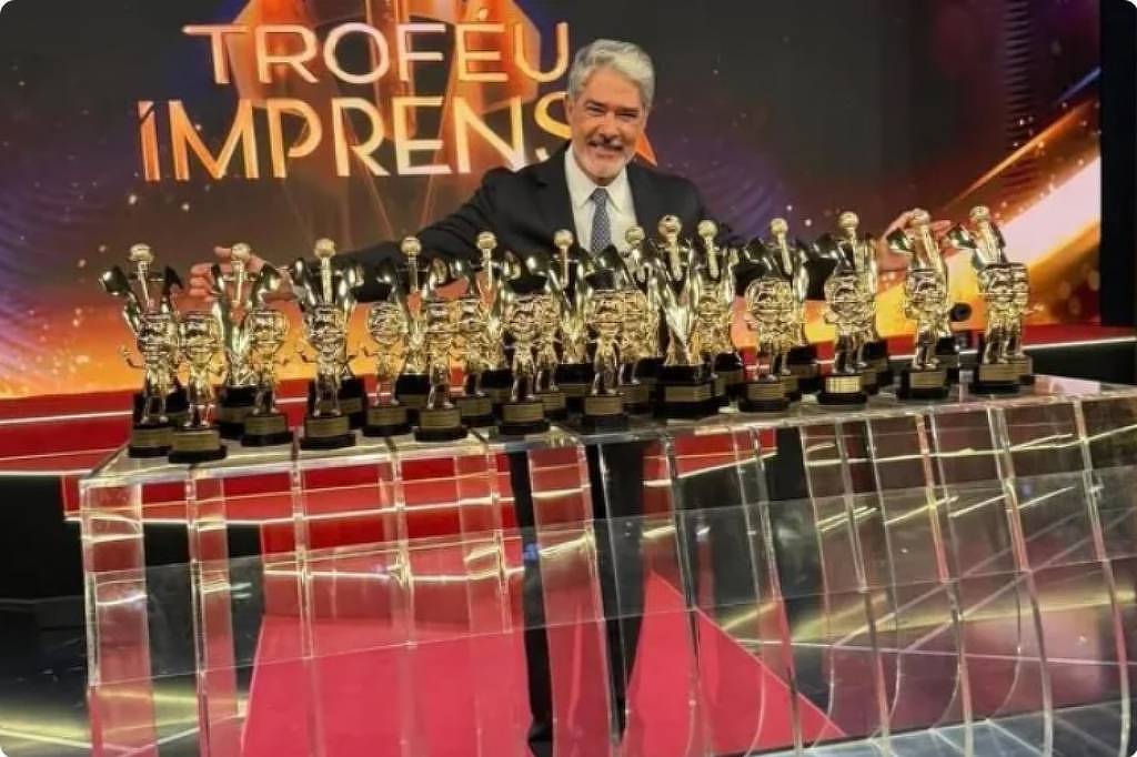 William Bonner Recebe 33 Estatuetas do Troféu Imprensa no SBT