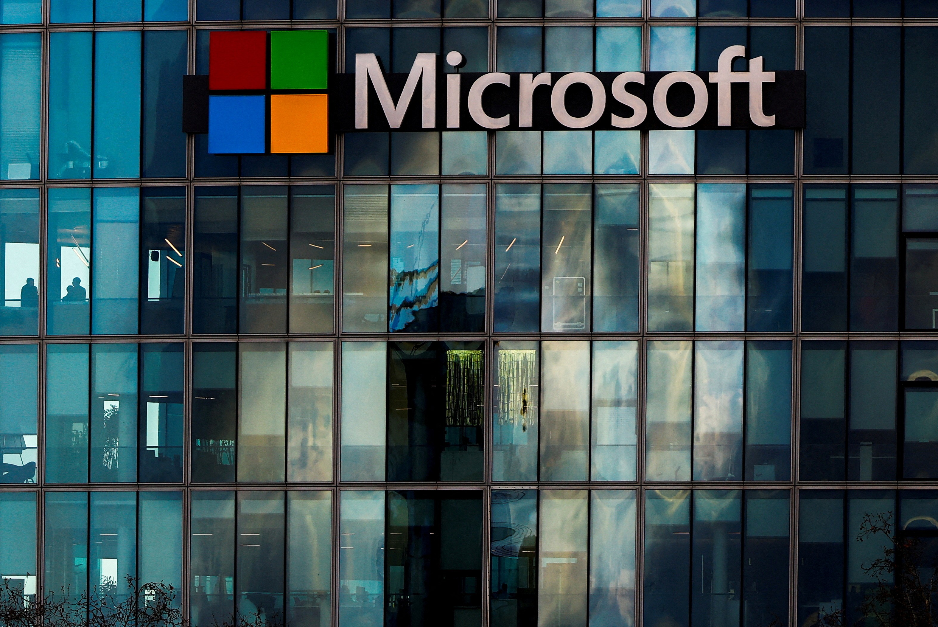 Microsoft e OpenAI Alteram Acordo para Impulsionar Inovação em Inteligência Artificial