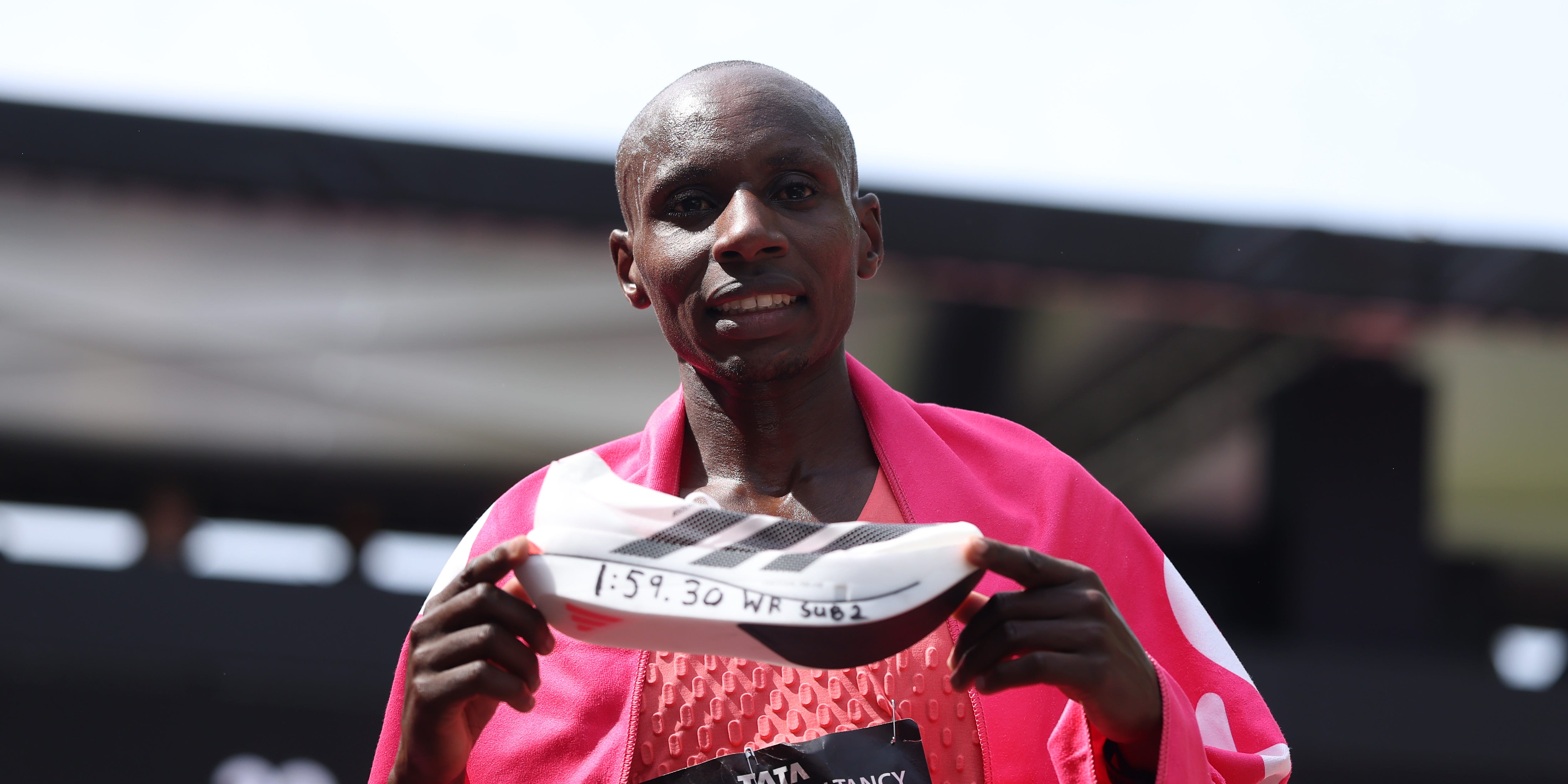 Kenya’s Sebastian Sawe Faz História com Maratona Abaixo de 2 Horas
