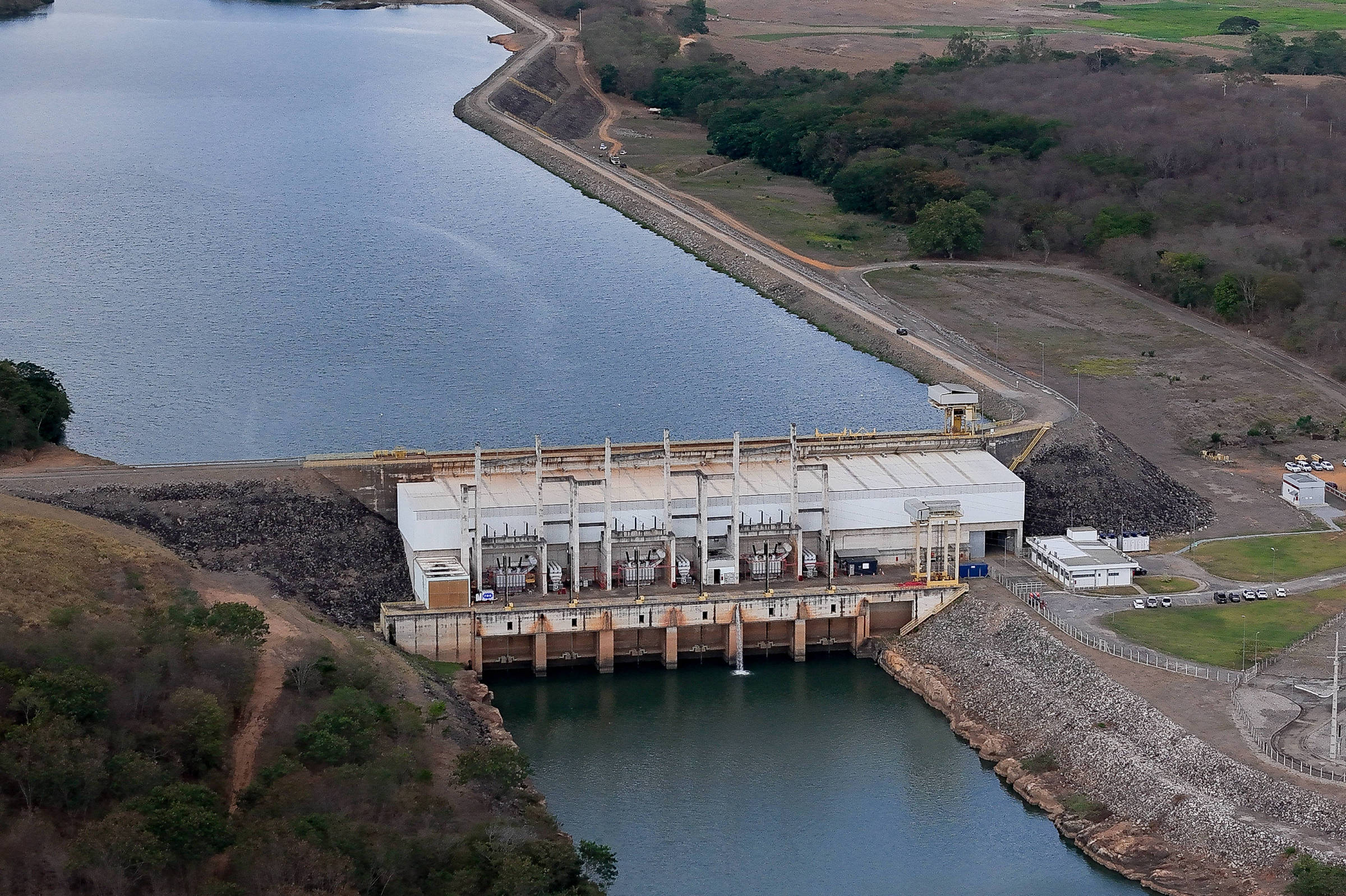 Ministério Propõe Exportar Excedentes Futuros de Energia Hidrelétrica do Brasil ao Uruguai e Argentina