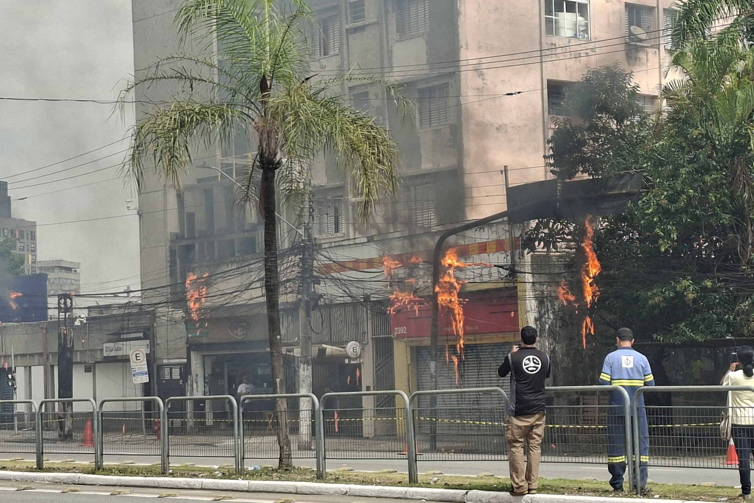 Incêndio na Fiação de Postes na Avenida Jabaquara: Um Olhar Futurista sobre a Segurança Urbana