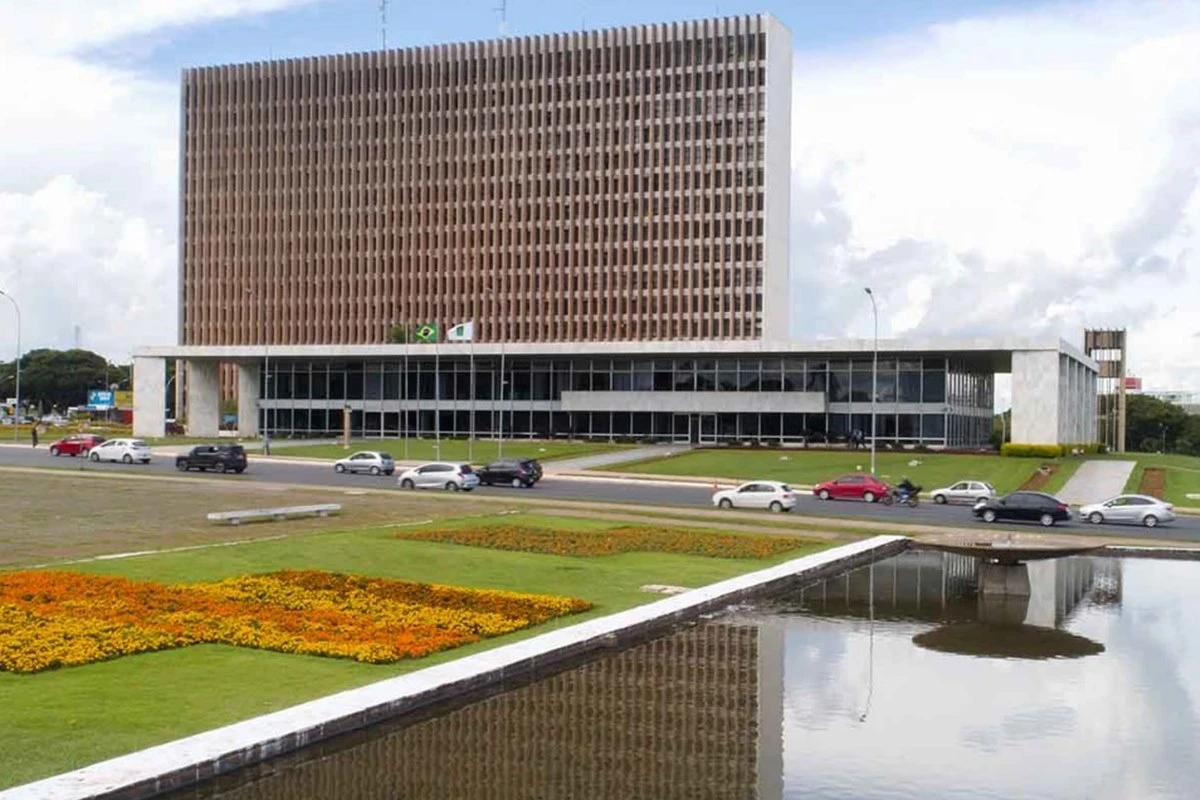 GDF Solicita Retirada de Imóveis da Lei do BRB: Um Erro a Ser Corrigido