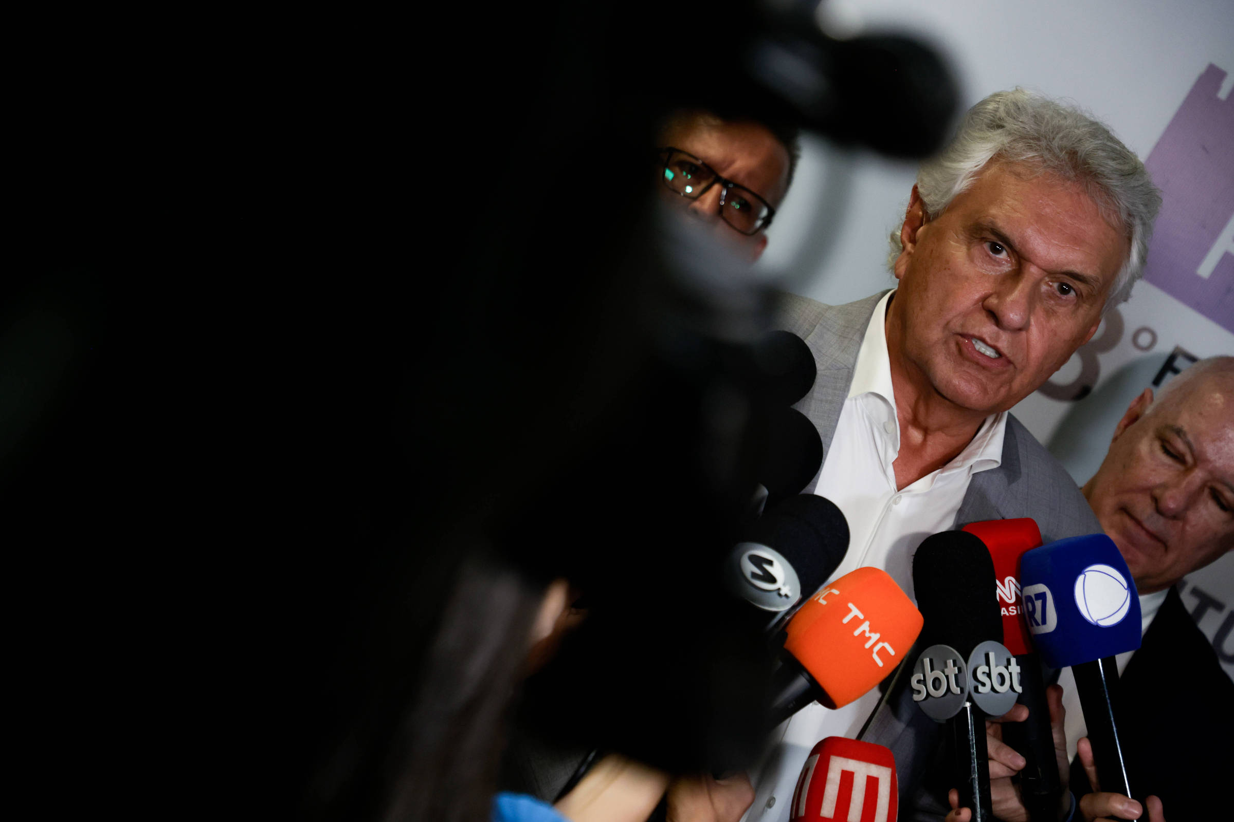 Caiado Propõe Diálogo e Reforma do STF em Mídia Social
