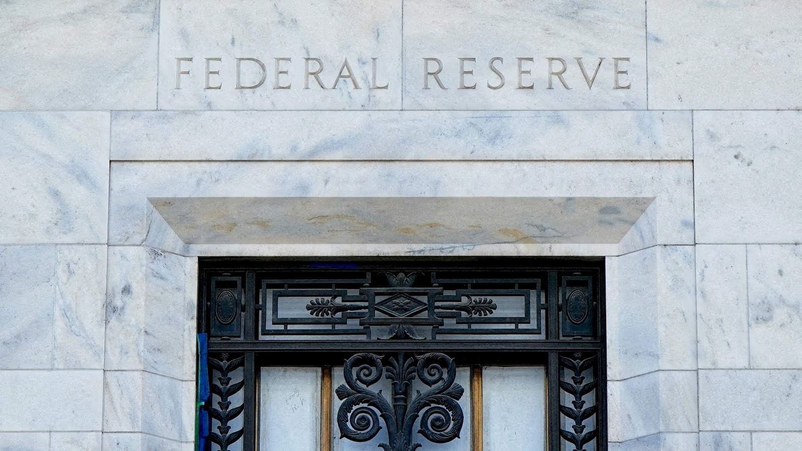 Jerome Powell Decides to Stay On Board as Fed Chair amidst Ongoing Investigations