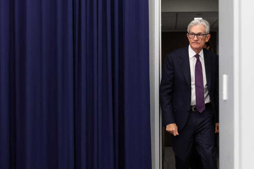 Fed Chair Jerome Powell Anuncia Permanência no Cargo Amid Pressões Legais