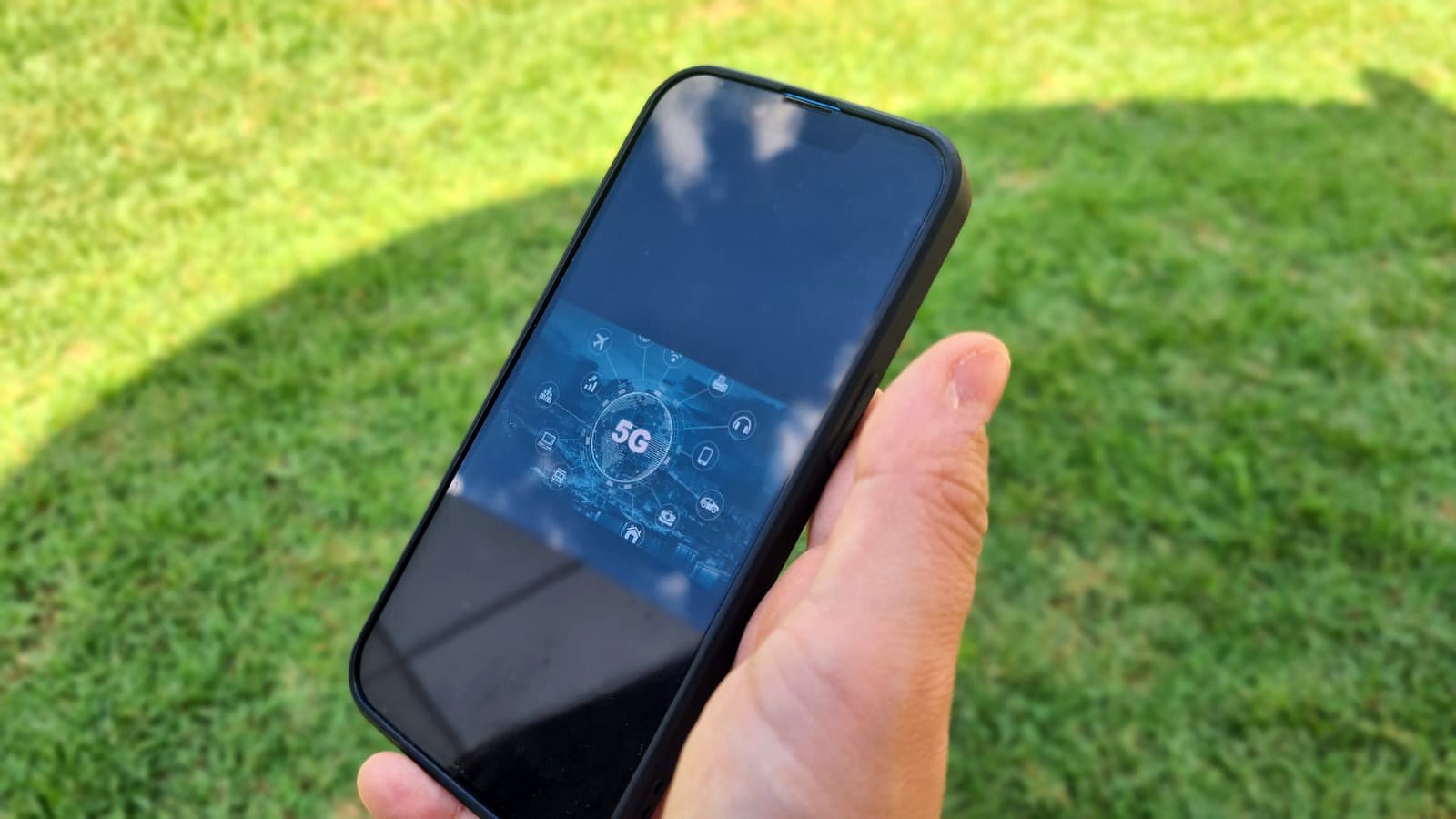 Anatel Suspende Leilão da Faixa 700 MHz: O que Está em Jogo?