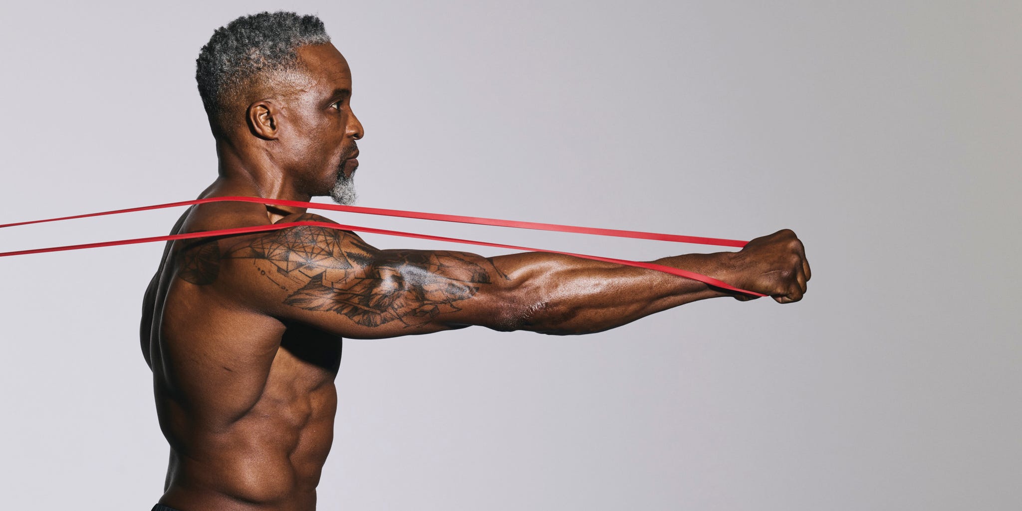 12 Exercícios com Faixas de Resistência que Você Pode Fazer em Casa