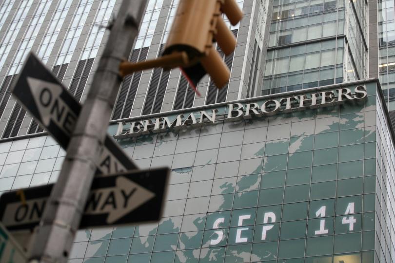 A Preferência Duradoura: Americanos Optam por Bancos em Relação às Criptomoedas