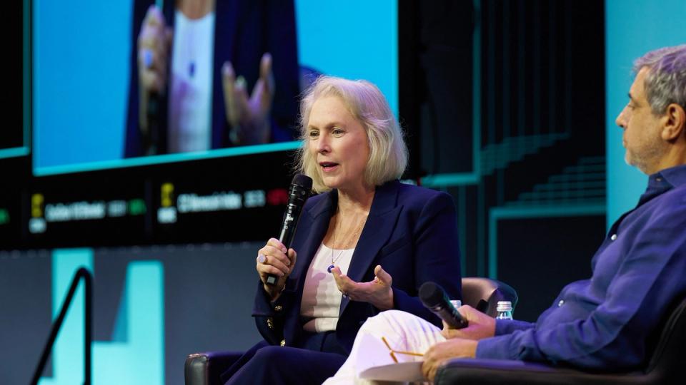 Senadora Gillibrand e a Necessidade de Proibições nas Relações da Indústria Cripto