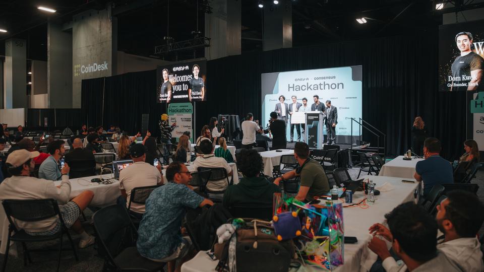 A Revolução dos Agentes de IA: O Frenesi de Startups na Hackathon Consensus Miami EasyA