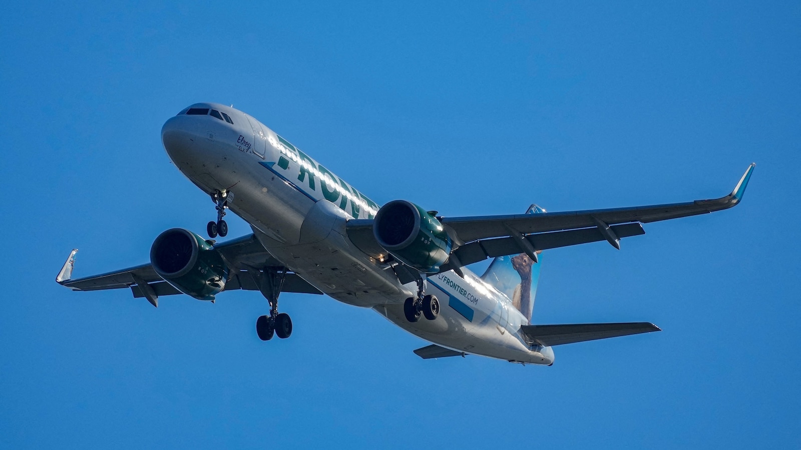 Incidente na Pista de Decolagem do Aeroporto de Denver Envolve Avião da Frontier Airlines