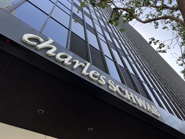 Charles Schwab Lança Negociação de Criptoativos para Clientes de Varejo nos EUA