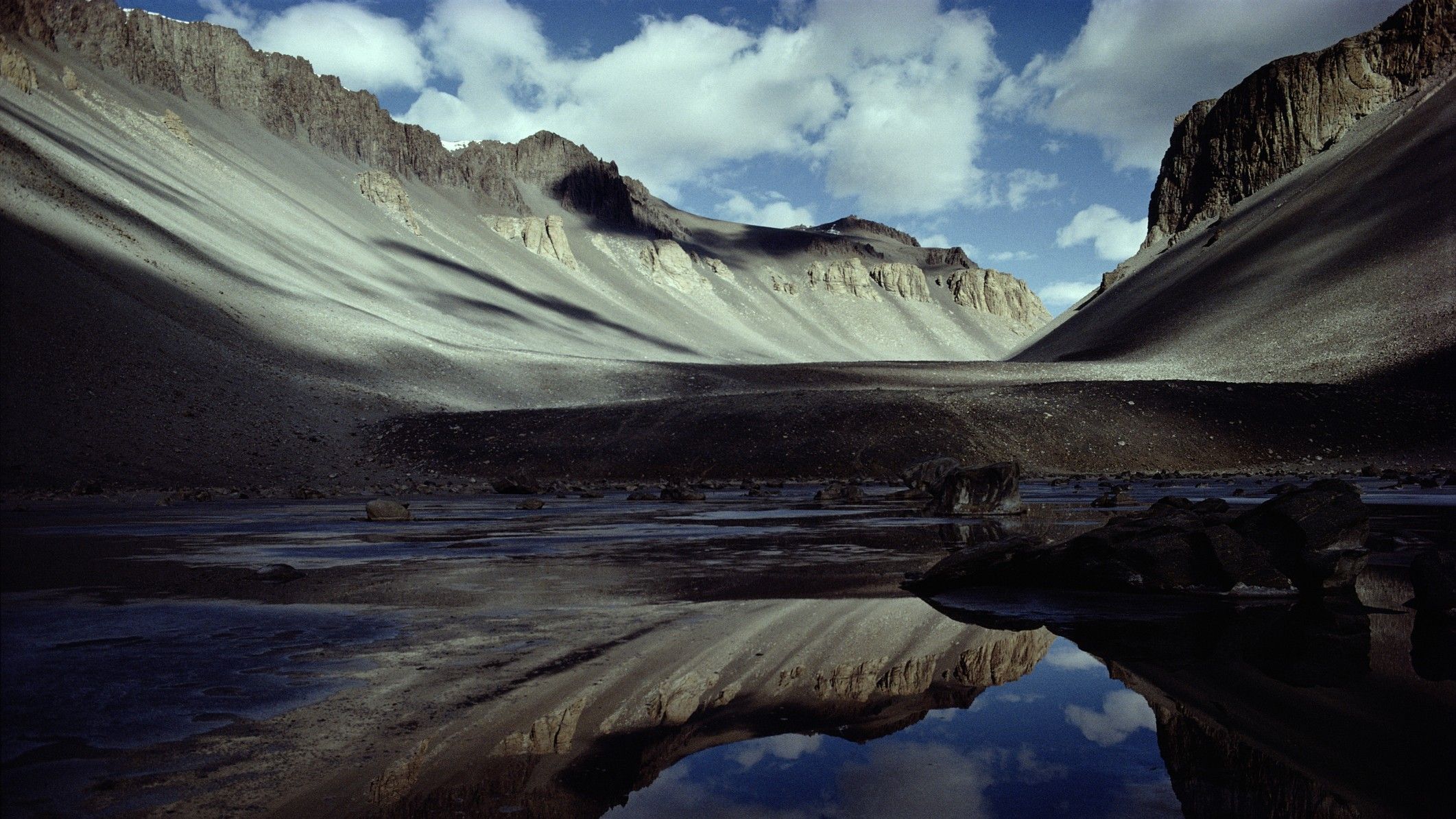 Don Juan Pond: O Lago Salgado que Desafia o Congelamento na Antártida