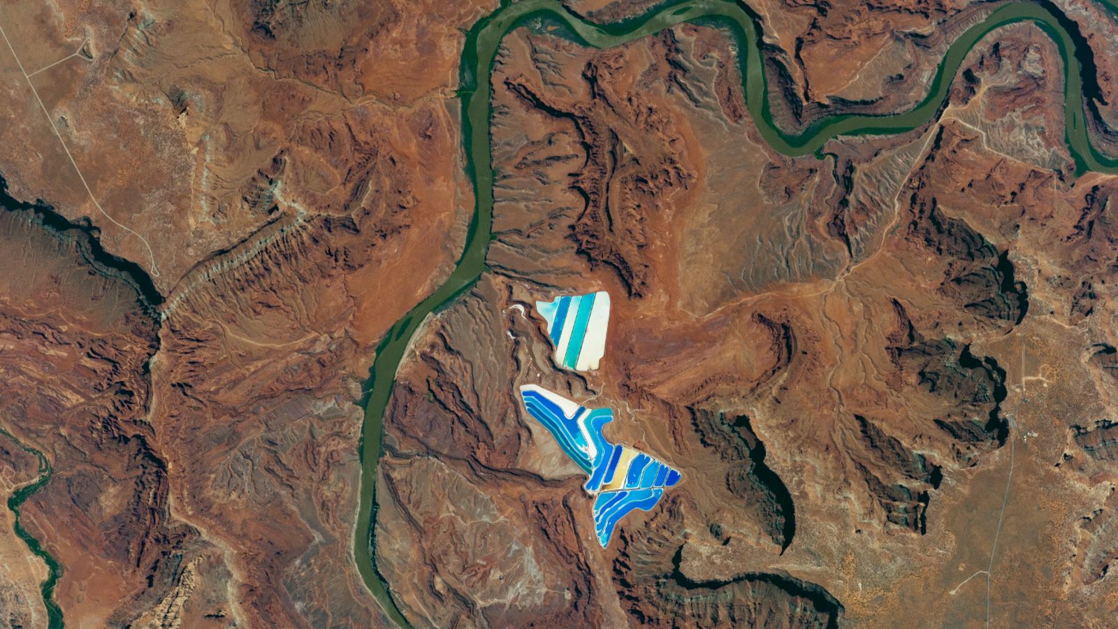O Brilho Azul dos Pântanos de Potássio e o Impacto na Bacia do Colorado