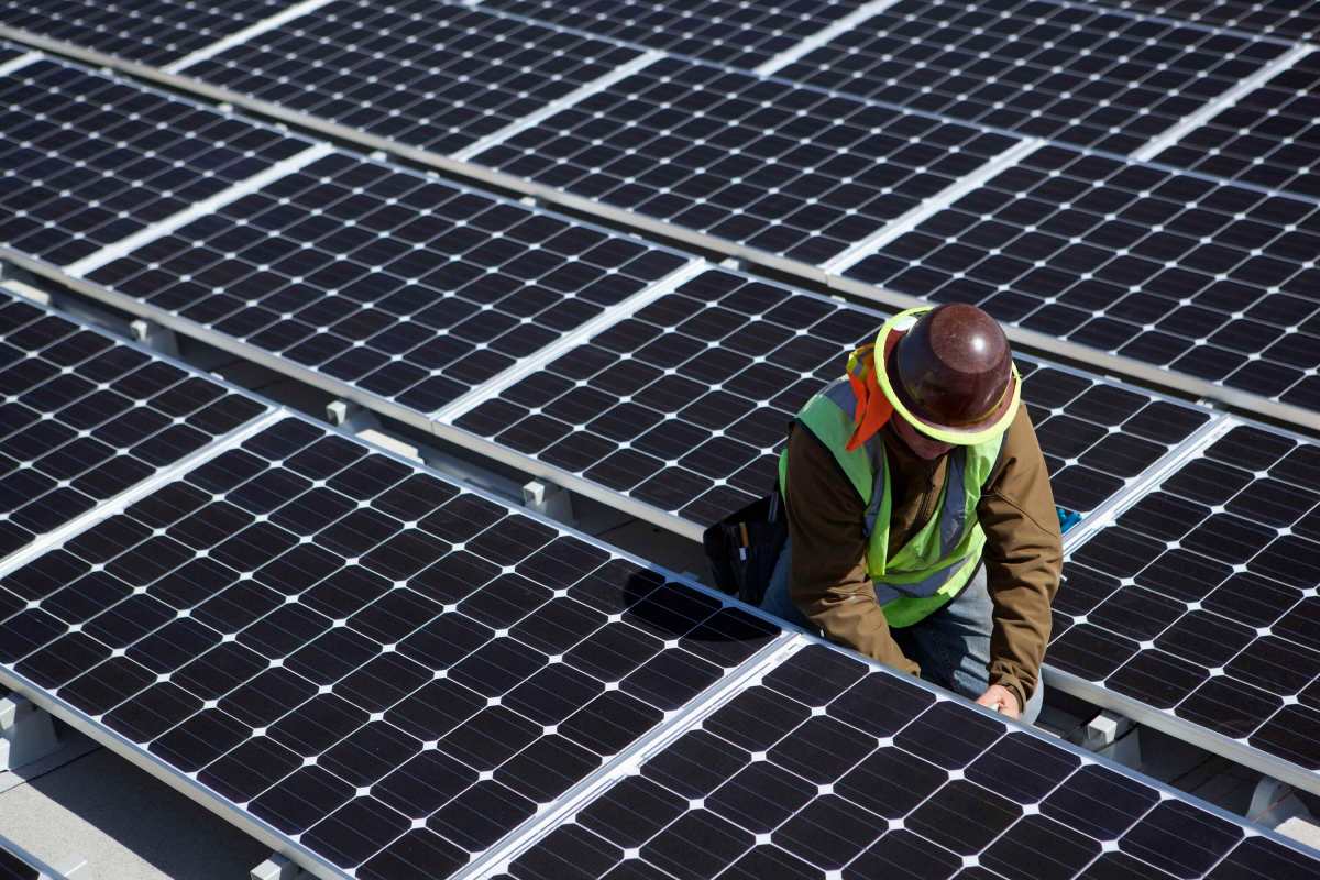 O Futuro da Energia: A Dominação Solar até 2035 e o Papel da IA