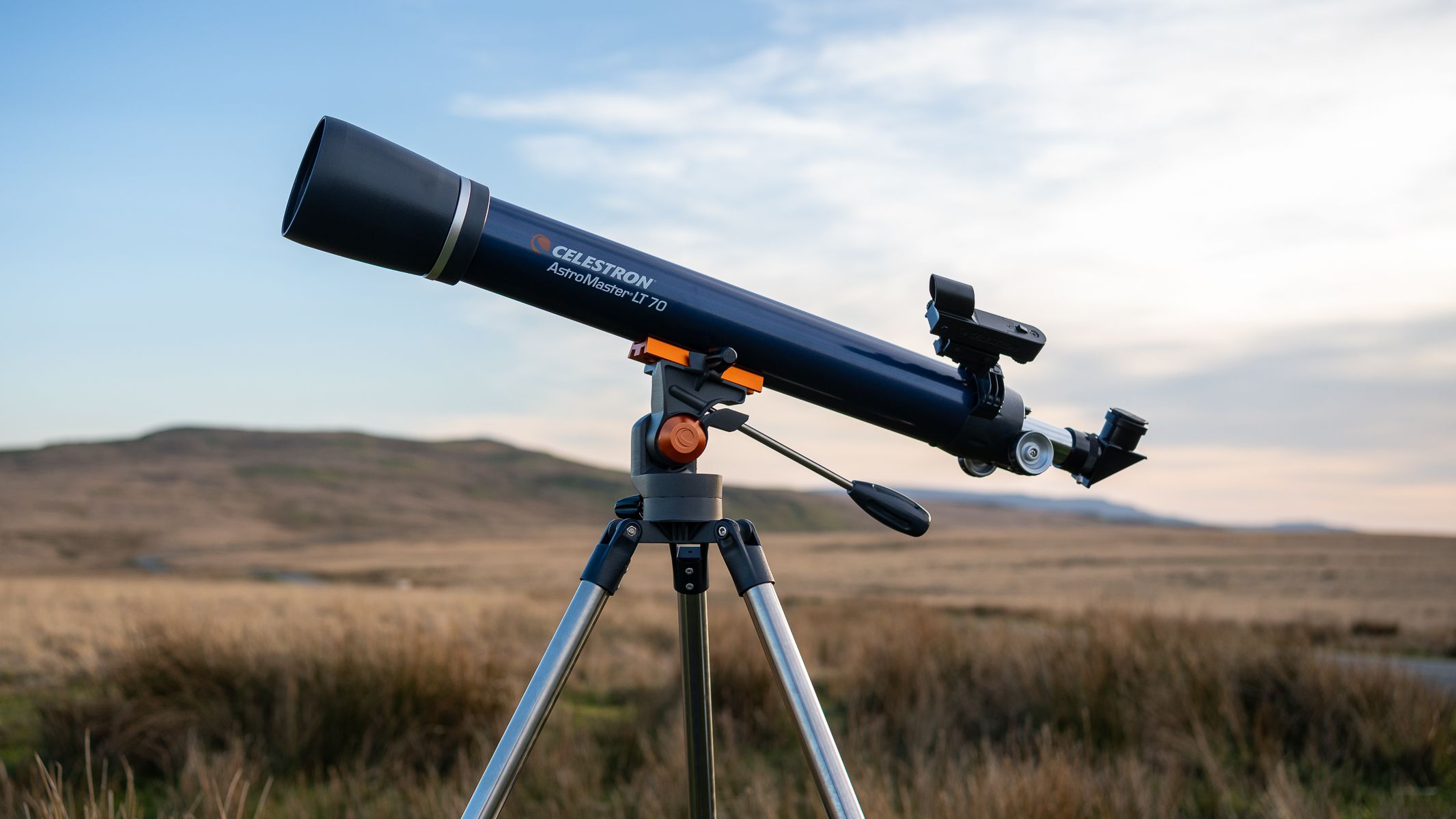 Explorando o Celestron AstroMaster LT 70AZ: Um Telescópio para Iniciantes