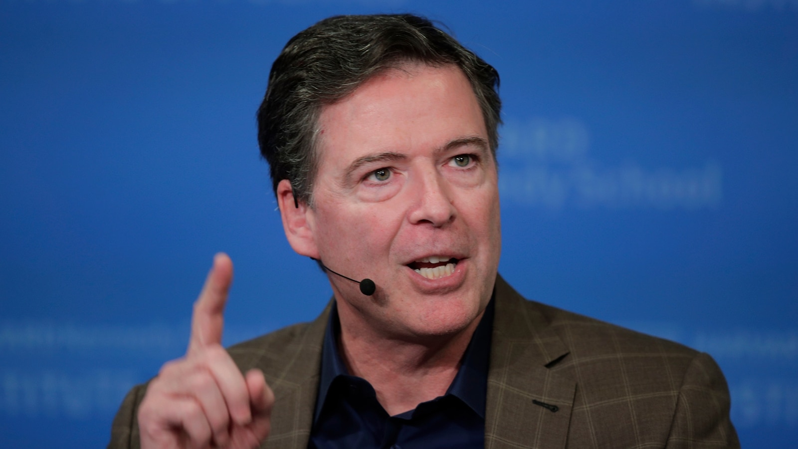 Mudança de Promotor em Caso de Comey Gera Interrogações