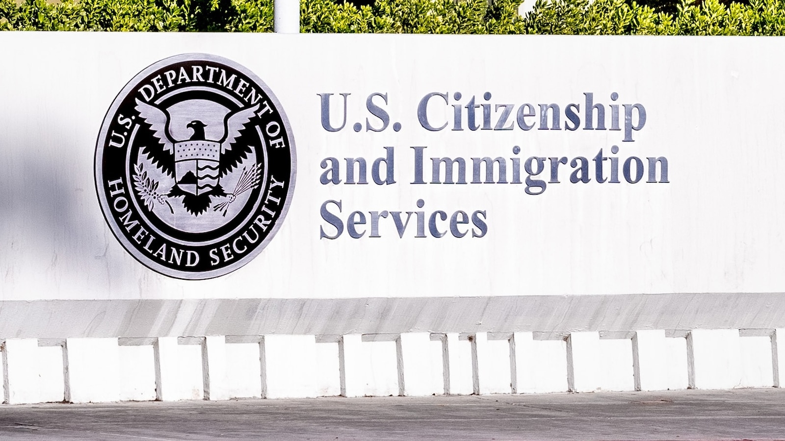 Mudanças na Política de Imigração: Acesso ao Green Card sem Saída dos EUA