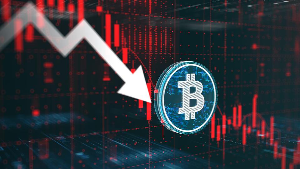 Mercados ao Vivo: Bitcoin Recua para Menos de $72,000 à Medida que Strategy Desova BTC pela Primeira Vez em Quatro Anos