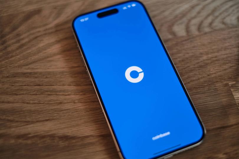 Coinbase Apoia Ethena Antes do Lançamento de Produto de Poupança para 100 Milhões de Usuários