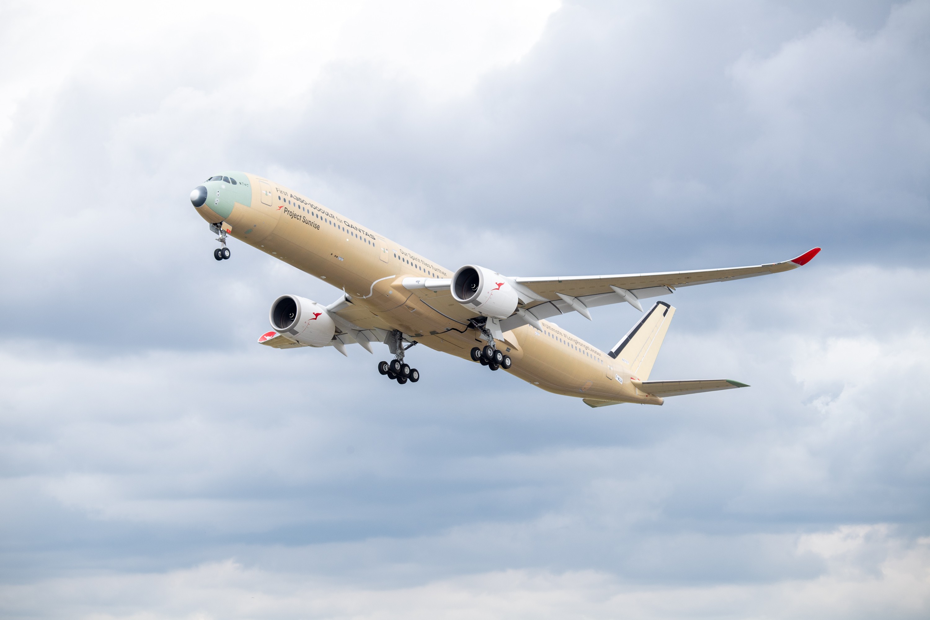 Avião que fará rota mais longa do mundo realiza primeiro voo de teste: conheça a jornada