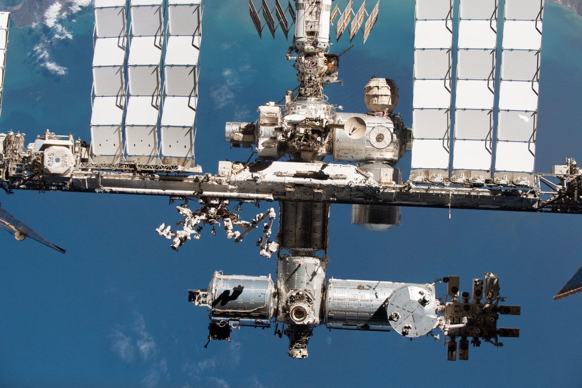 NASA Abriga Astronautas da Estação Espacial em Naves SpaceX Devido a Vazamentos