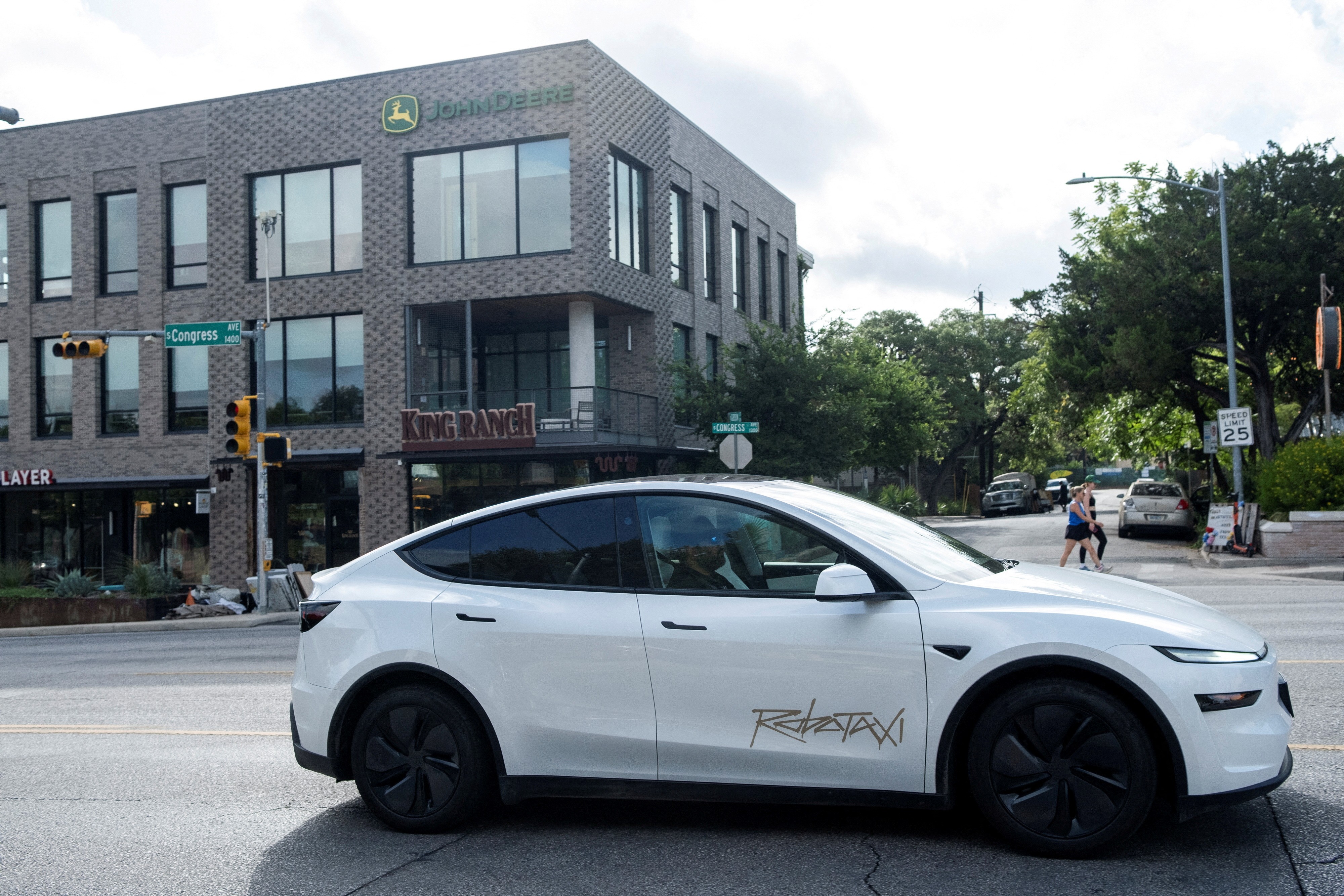 Tesla e as Controvérsias sobre Condução Autônoma na Europa