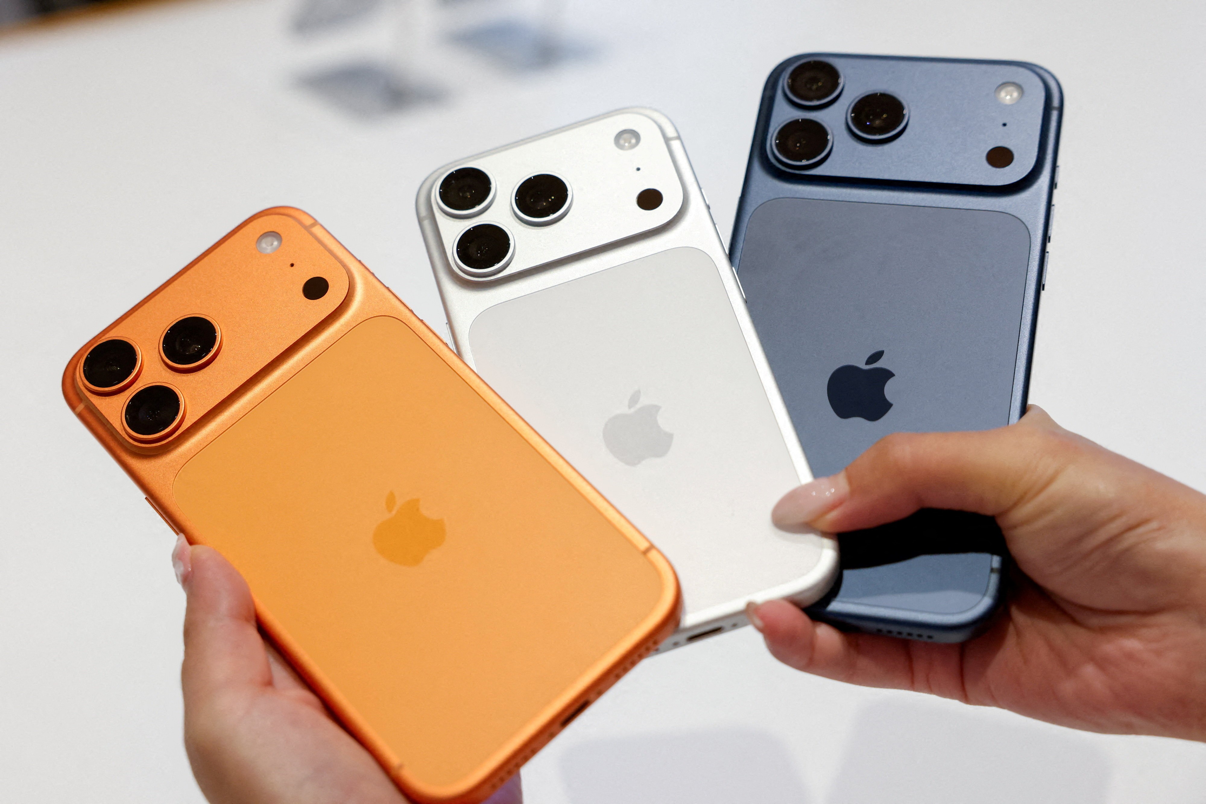 A Revolução do iPhone no Brasil: Aceitação de Lojas de Apps Rivais e Pagamentos de Terceiros