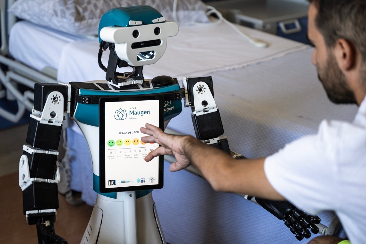 O Futuro da Saúde: Robô Interativo Transforma Atendimento em Hospital Italiano