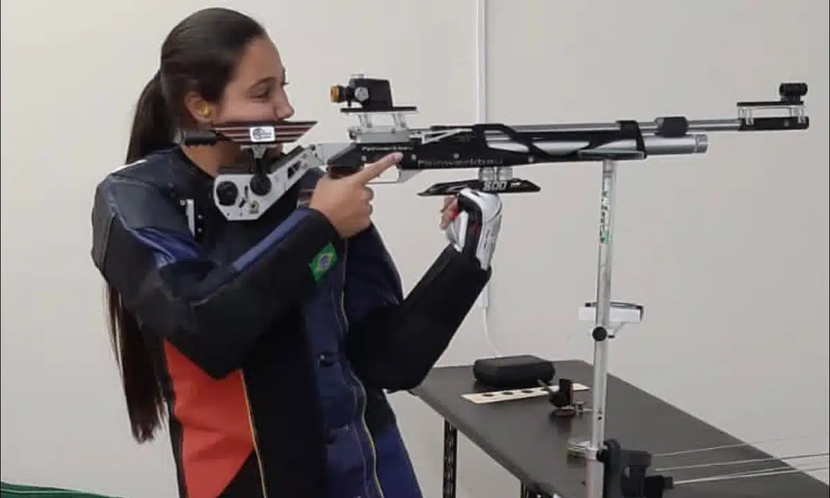 Luana Biazotto alcança melhor marca pessoal na carabina de ar