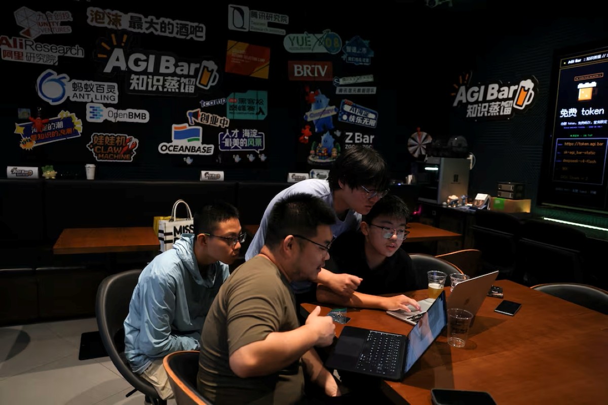 Cerveja, DeepSeek e robôs: conheça o AGI Bar, o novo ponto de encontro da turma da IA na China